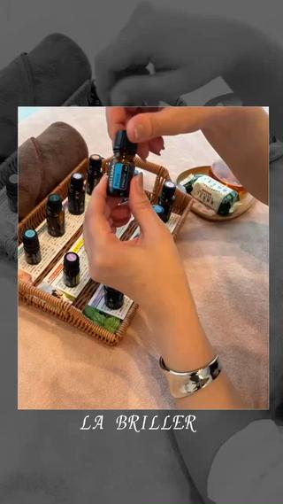 ＼香りからはじまる癒しの時間／

アロマリンパマッサージの前には…
【あなた専用】のアロマをセレクト

「とにかく癒されたい…」
「スッキリしたい！」
「気分を変えたい」

その日の気分や体調に合わせて
直感で“香り”を選ぶこの時間も癒しのひととき
香りは心に、オイルは身体にじんわり届きます

極上リラックスタイムで
心も身体も軽やかに…

あなただけの特別なアロマを見つけてくださいね 