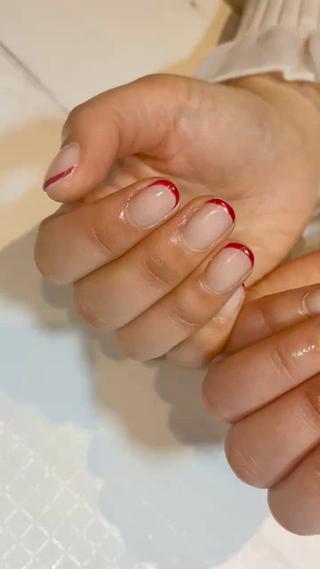 細フレンチにすると赤も挑戦しやすいです
下地にベージュカラー入れてます＋￥1100 