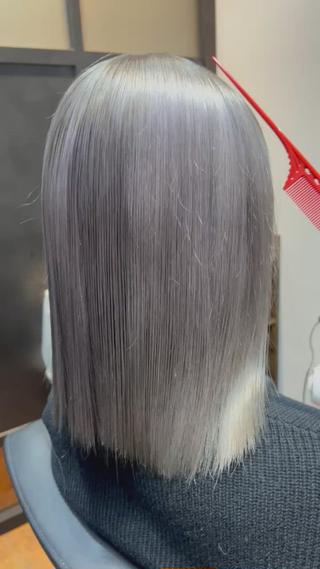 セミロング カラー newi TATSUのヘアスタイル