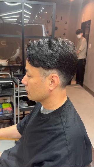 メンズカット
メンズカラー
カット
カラー

天文館女性美容師メンズ指名率No.1の私が作る
ノーセットでもまとまるヘアースタイル！ 