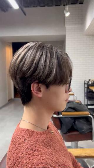 センターパートやパーマスタイルと相性抜群のハイライトです！太さや量なども調整できるのでお気軽にご相談ください！ 