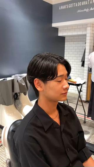 パーマで毛流れを作る
ニュアンスパーマです 