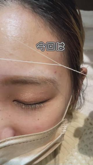 【スレッディングとは】
このようにして糸を使って毛を抜く技術になります◎
お肌に対して負担が少なく、毛穴の角質なども
抜き取れるのでとてもオススメです◎ 