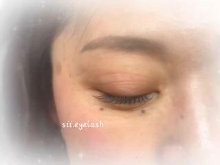 エクステ×パーマ
フラットラッシュ100〜120本
タレ目デザイン
シマーラッシュ