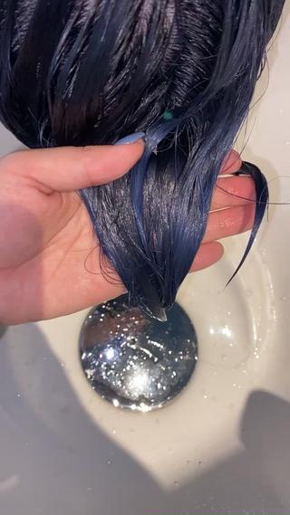 navy blue
色落ちがシルバーでとっても綺麗です！ 