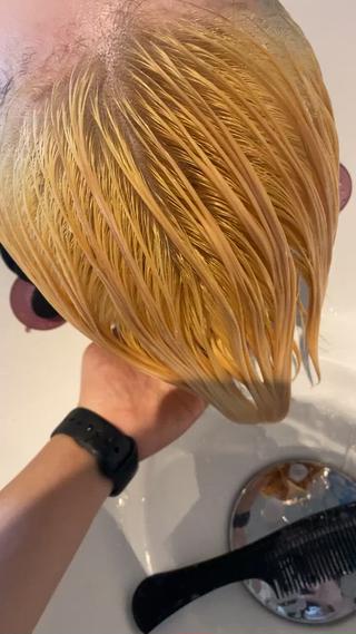 ケアブリーチを使ってるのでとってもツヤツヤです
before← 