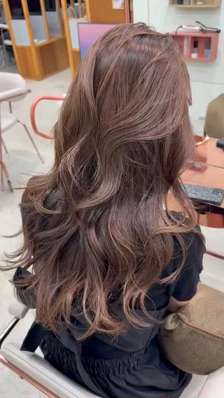 ロング カラー サカモト ナオミのヘアスタイル