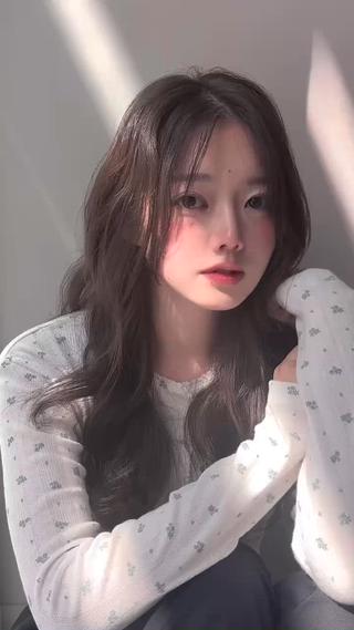 韓国っぽいスタイリング方法お教えします♡
透明感のあるグレージュカラーで韓国オンニ感up