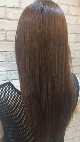 さら艶縮毛矯正

うねりや広がりでお悩みの方は縮毛矯正でお悩み解決

根元からしっかり伸ばしてサラサラに 