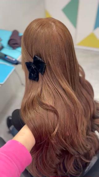 カラー akari🎀🤍 ガーリーstyleのヘアスタイル