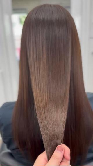 アッシュベージュで暗くしてハリウッドトリートメント 