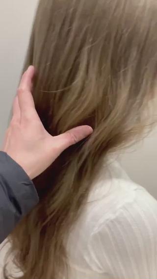 人気のカーキベージュ 