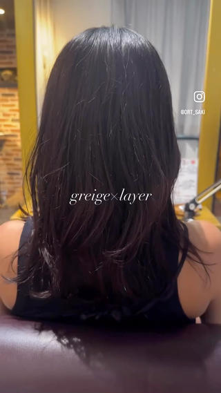 グレージュ×レイヤースタイル 