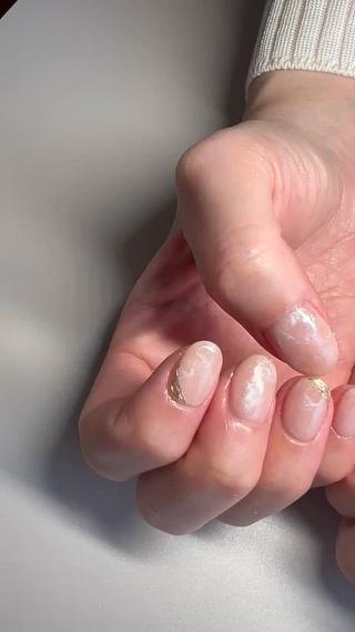 ニュアンスマーブルとうねうねミラーネイルがおしゃれです。色がキレイ 