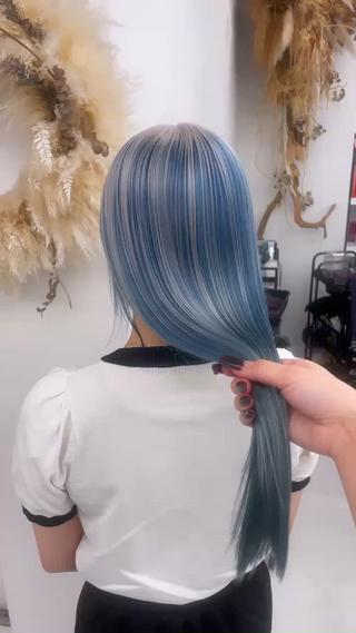 ロング カラー りゆ (ハイトーンカラー)のヘアスタイル