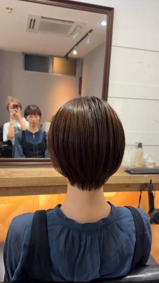 もみあげは長さを残して、耳にかけても可愛いショートスタイルです！ 