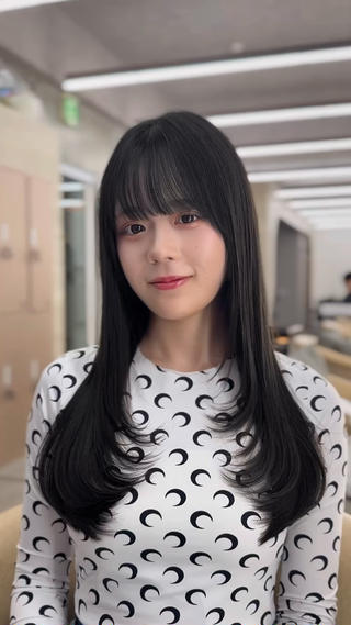 ロング ハッシュカット|透明 感カラー🩵レイヤーのヘアスタイル