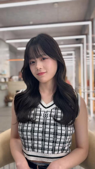 ロング ハッシュカット|透明 感カラー🩵レイヤーのヘアスタイル