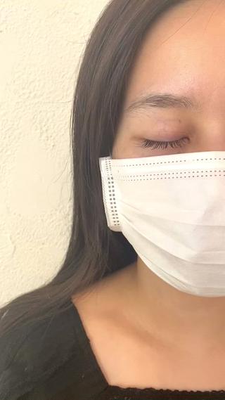 普段エクステの方で下がりまつ毛のせいで
まつ毛が目に被ってしまう方、
こちらのメニューオススメです
少ない本数でもぱっちりとしたお目元に 