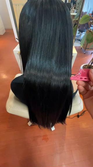 2回目酸性縮毛矯正
黒髪で髪の毛が映えるストレートにさせて頂きました 
