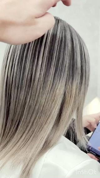 水色カラー



ボブ　ボブヘア　ボブスタイル　ボブカット　きりっぱなしボブ　前下がりボブ　ミディアムボブ　似合わせカット　小顔カット　前髪　シースルーバング　デザインカラー　ハイトーンカラー　ダブルカラー　インナーカラー　美髪　モテ髪　艶髪　


メニュー内容

似合わせカット　ダブルカラー 