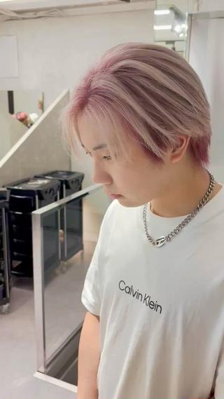 メンズルーツカラー　ピンク×ホワイト



ボブ　ボブヘア　ボブスタイル　ボブカット　きりっぱなしボブ　前下がりボブ　ミディアムボブ　似合わせカット　小顔カット　前髪　シースルーバング　デザインカラー　ハイトーンカラー　ダブルカラー　インナーカラー　美髪　モテ髪　艶髪　


メニュー内容

似合わせカット　ダブルカラー 