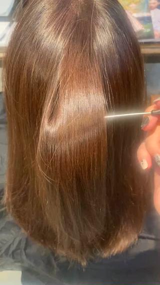 ブローする前の乾かしただけの状態です♪
パサつきやカラーのダメージが気になる方におすすめです！ 
