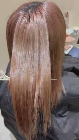ハイトーンのぱや毛も髪質改善トリートメントでこのサラサラ感 