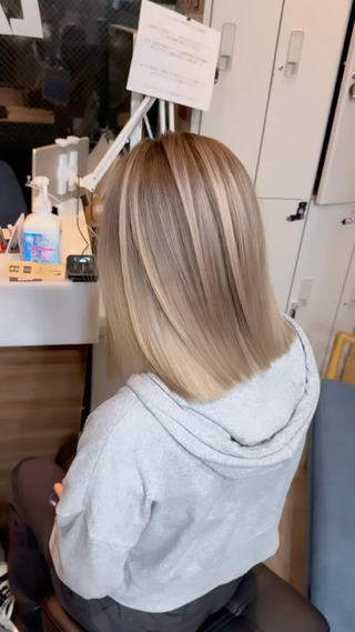 ブリーチ2回
ルーツカラー