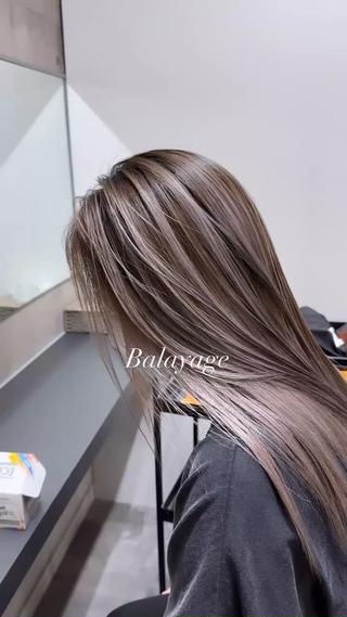 ストレートでも映えるバレイヤージュ️