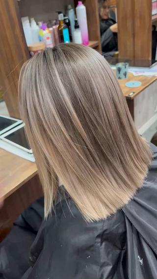 ブリーチ1~2回
ルーツカラー