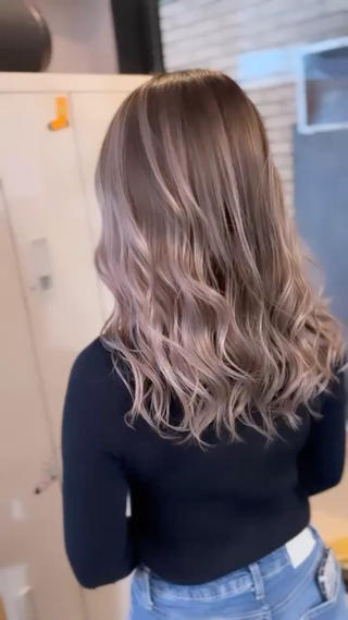 セミロング カラー 難波ブリーチカラー 伊藤洋輝のヘアスタイル