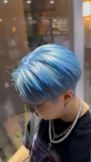 アクアブルー

色落ちも綺麗なホワイトカラー

丁寧なブリーチワークでホワイトカラーのベースを作ってます

暖かくなり、ホワイトカラー、ハイトーンとても人気です

是非お任せ下さい 