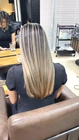 ・Balayage color️
・
・
・ワンブリーチでも、ベースによってはここまで出来ます
・
・スーパーロングの方やショートの方様々なお客様に起こし頂いております
・
・どんな長さでもお任せ下さい
・ 