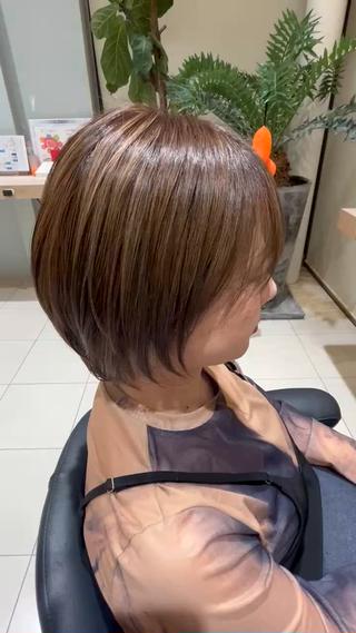 ハイライトの履歴を活用して、シャドールーツにしてみました
デザインカラーにすることで、白髪も目立ちにくいです！ 