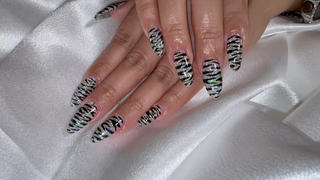 #ゼブラネイル #ロングネイル #ギャルネイル #平成ネイル #デザインネイル #ゼブラ柄 #ラメ #ラメワンカラー #長さ出し #困ったらこれ #デザイン #豊見城ネイルサロン #SAnailsalon #エスエーネイルサロン 