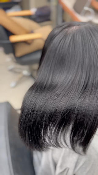 少し短めのレングスでもここまで綺麗にさらに透明感カラーに栄養剤も入れ込んでますので毛先までサラサラ仕上げ 