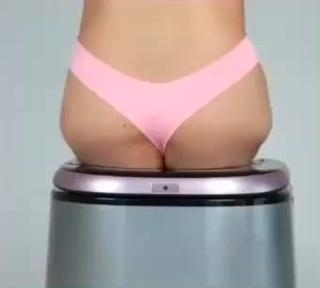 座るだけ骨盤底筋ケア
※サロンではガウン着用 