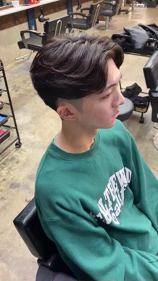 フェザーパーマ/カルマ/センターパート/フェザーセンターパート/メンズパーマ/テーパーフェード

是非一度ご相談ください

スタイリスト　YOSUKE 