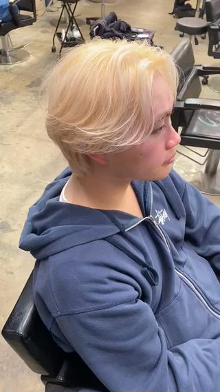 ハイトーン/ケアブリーチ/ホワイトベージュ/ベージュ/ハイトーンカラー/イルミナカラー/博多

ヘアスタイル、カラー、是非一度ご相談ください

スタイリスト       YOSUKE 