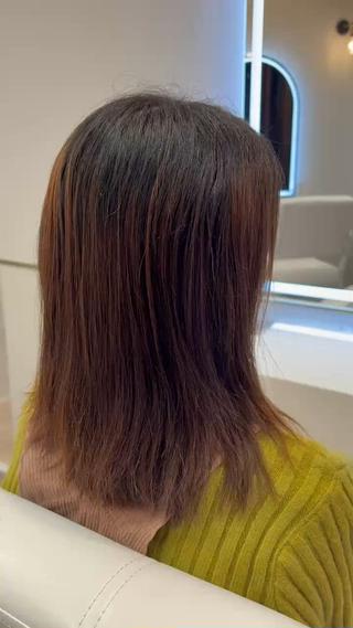 お悩み:パヤつき、うねり
カラー:寒色ブラウン

縮毛矯正したあとカラーできます！！！
ダメージを軽減するために、カラー剤に栄養を混ぜて選定
艶髪になります！ 