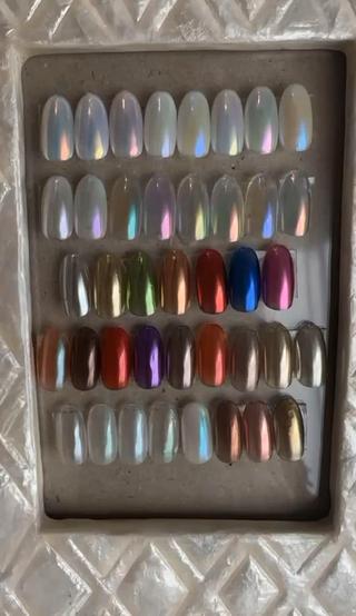 ミラーネイルとオーロラネイルと
オーロラカラーを使った付け放題です♩、 