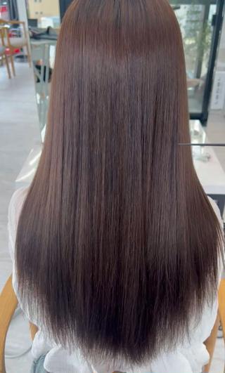 根元の強いくせから中間毛先の弱いくせを綺麗にまとまる縮毛矯正！！
縮毛矯正履歴のある方でも施術可能です 