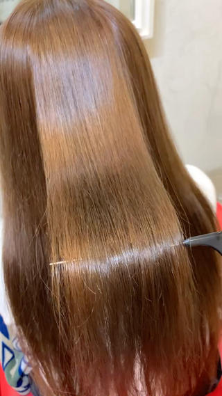 酸性ストレートで艶やかでしなやかな髪へ

柔らかな仕上がりの為、
ナチュラルでコテ巻きも普段通りに巻くことが出来ますよ

是非お試し下さい️ 