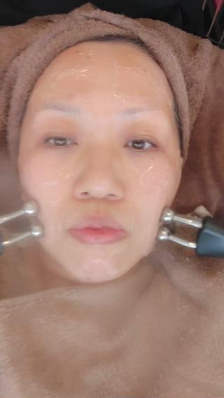 EMS1つから2つに
顔の筋トレ小顔に
普段動いてない筋肉を動かし、表情筋アプローチします 