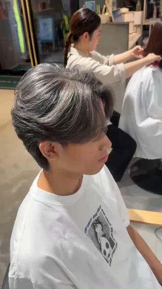 グレー　メンズカット　メンズカラー　カットカラー　カラー　ヘアカラー　センターパート　ニュアンスセンターパート　韓国　韓国ヘア 
