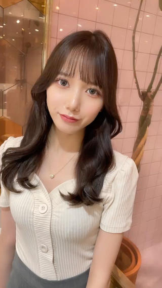 ワンカールでも可愛くなるレイヤーカットで
トレンドのくびれヘア韓国ヘアに

結んでも可愛い顔まわりカットもさせていただきます！
前髪カットも骨格に合わせて似合わせます♪

ブリーチなしの透明感カラーで
肌色を明るく、透け感を出します
グレージュ、ベージュカラーが得意です！
ピンクやオリーブカラーも人気

元の髪色が暗い方はブリーチなしダブルカラーがおすすめ！

新宿で美容室をお探しの方は是非 