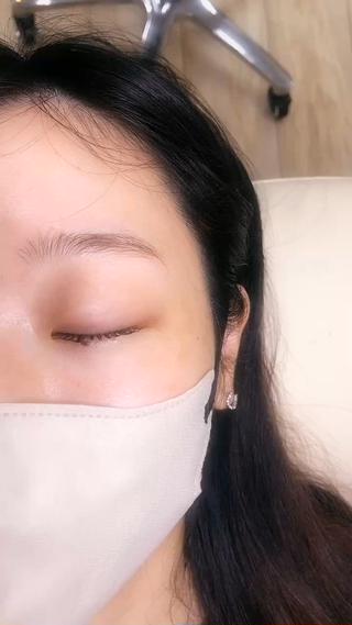 
似合わせまつ毛パーマ・韓ドル風まつ毛パーマ・束感まつ毛パーマ・ラッシュリフトはTHE BALMへ仕上がりとモチに定評♪
ロッドの種類も多数ご用意しています！
巻き上げの際にはグルー（接着剤）は使わずに
バーム、クリームを使うことで
まつげにも優しいパーマです 