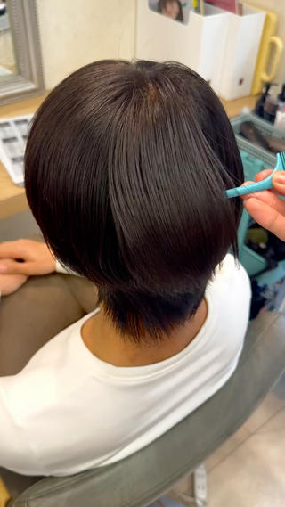 酸性ストレート！
使う薬剤が優しい縮毛矯正️
ダメージが気になる方はぜひ酸性ストレートおまかせください！ 