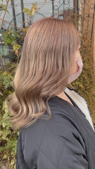 ブリーチは1回で髪を明るくしたい方にオススメです^_^
 